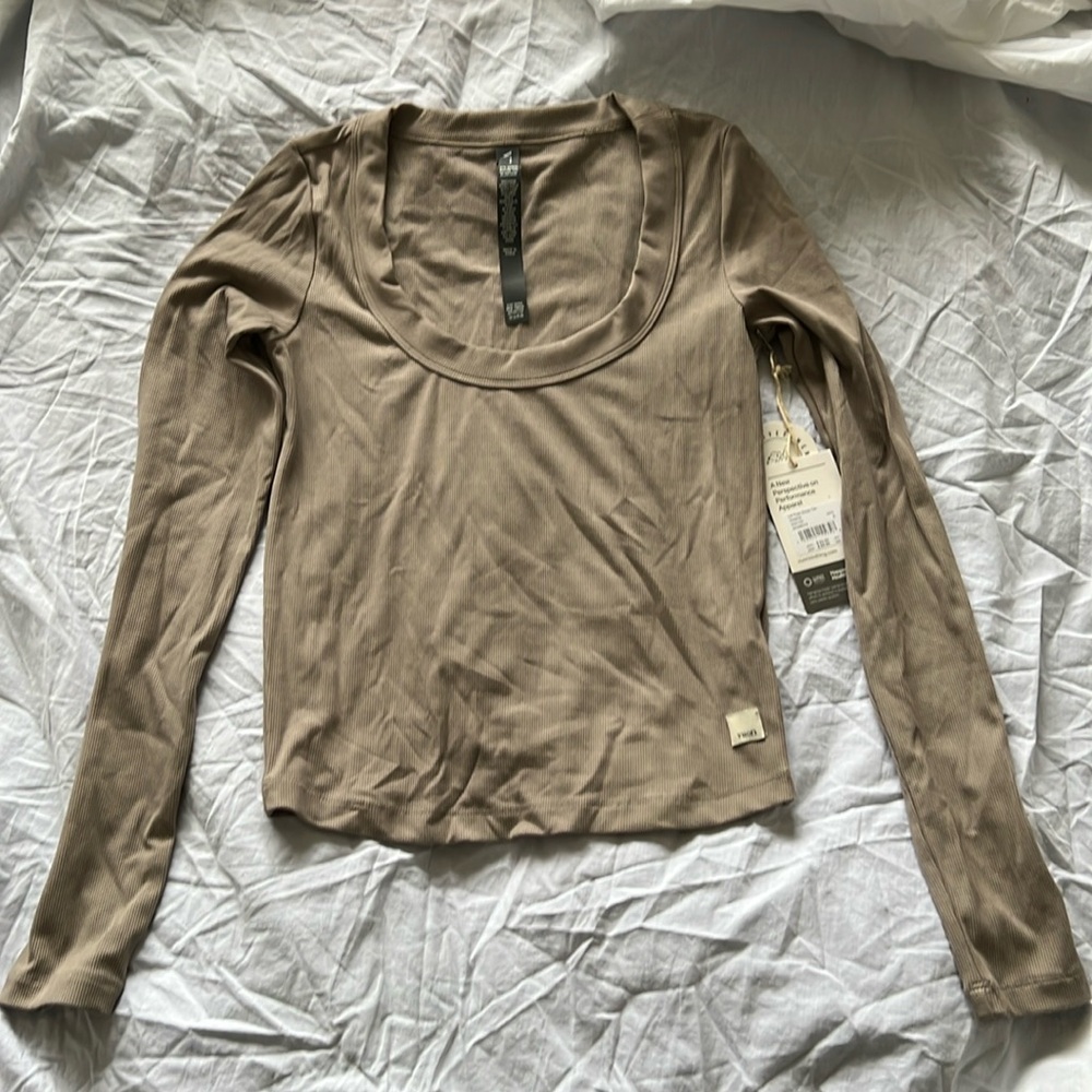 Vuori NWT Pose scoopneck in Graphite Sz S.